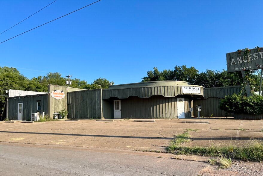 1324 S Main St, Stillwater, OK à vendre - Photo du bâtiment - Image 3 de 7
