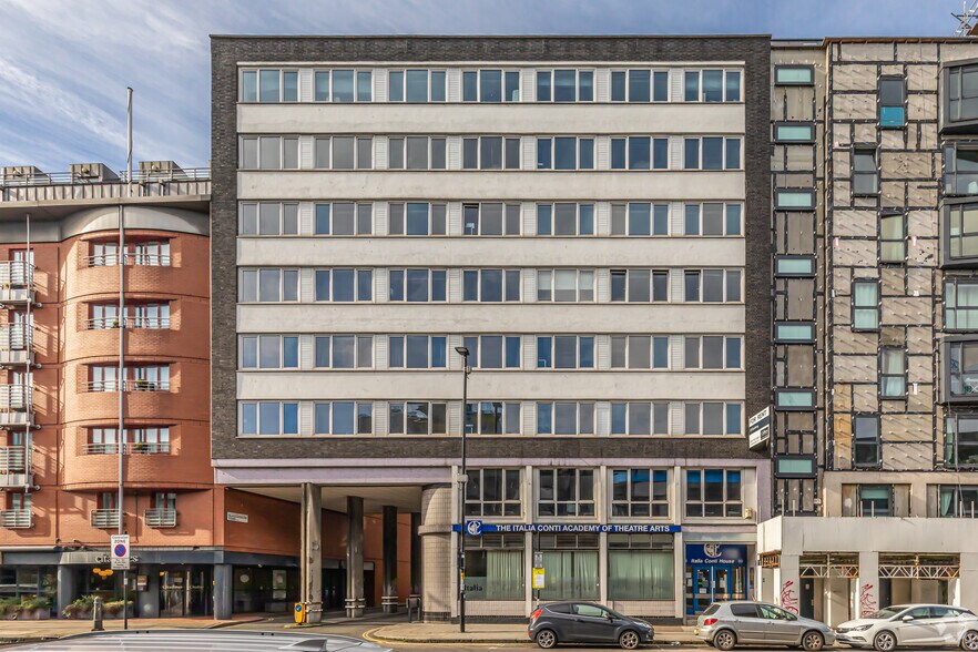 23 Goswell Rd, Londres à louer - Photo du bâtiment - Image 1 de 3