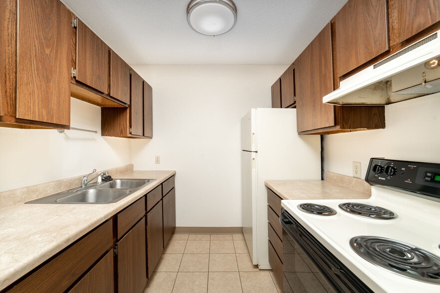 410 W 3rd Ave N, Aurora, MN for sale - Building Photo - Image 3 of 19