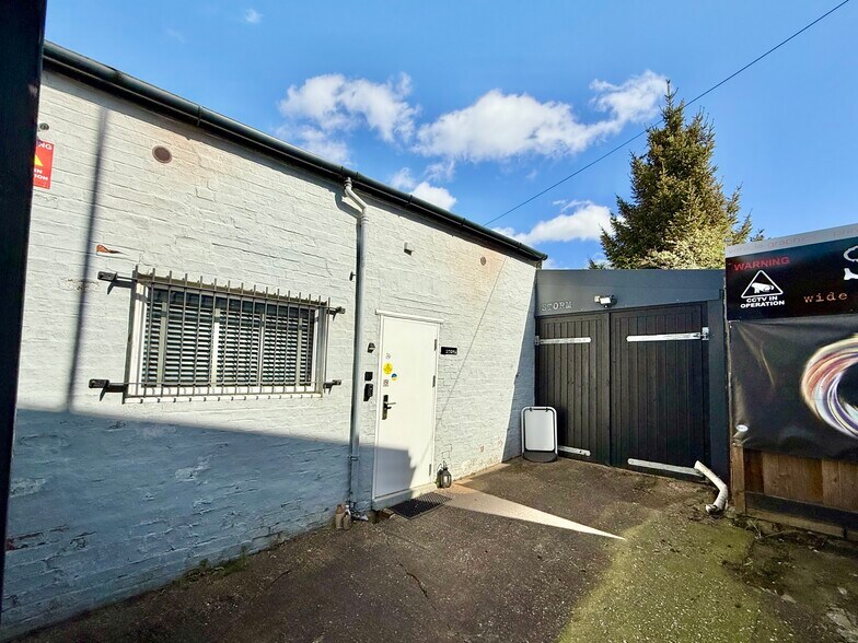 15A Leslie Rd, Northampton à vendre - Photo du bâtiment - Image 3 de 3