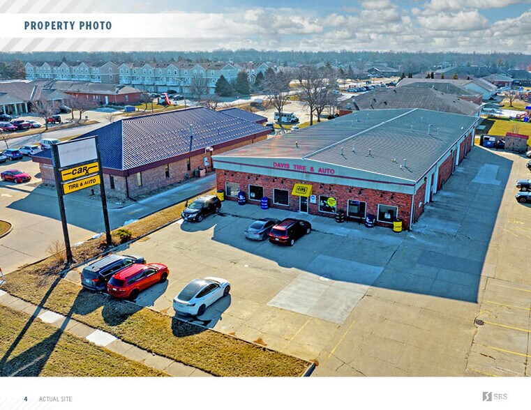 1809 Eastland Dr, Bloomington, IL à vendre - Photo du bâtiment - Image 2 de 8