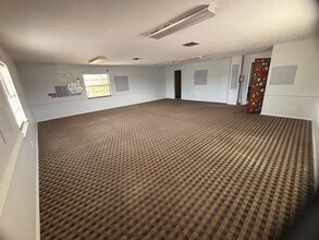 3617 Commercial Way, Spring Hill, FL à louer Photo intérieure- Image 1 de 9