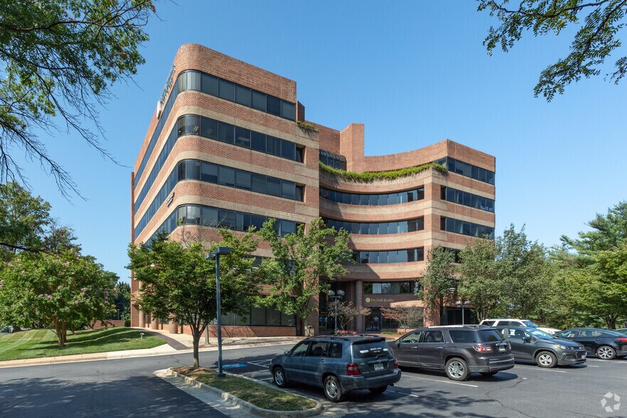 3050 Chain Bridge Rd, Fairfax, VA à louer - Photo du bâtiment - Image 2 de 9