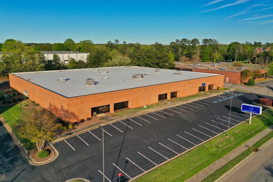 2701-2709 Noblin Rd, Raleigh, NC à louer - Photo du bâtiment - Image 3 de 9