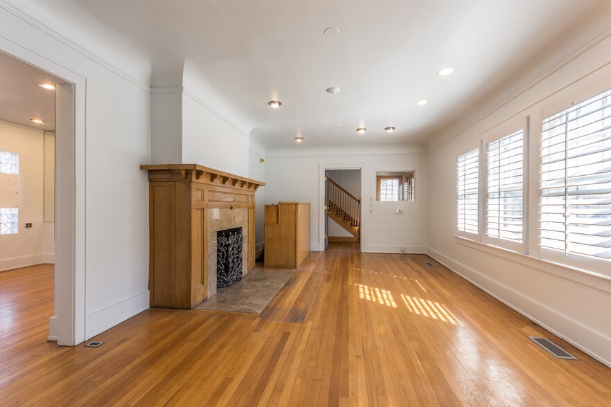 887 E Maple Rd, Birmingham, MI à louer - Photo du bâtiment - Image 3 de 13