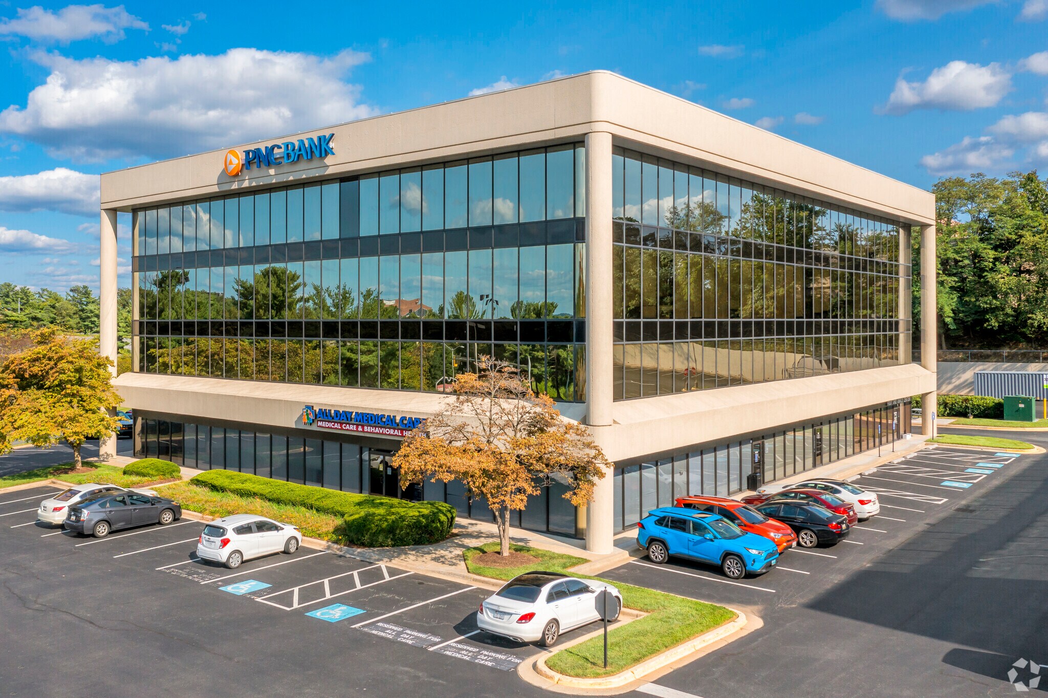 702 Russell Ave, Gaithersburg, MD à louer Photo principale- Image 1 de 8