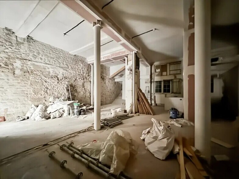 Retail in Paris for lease - Building Photo - Image 1 of 7