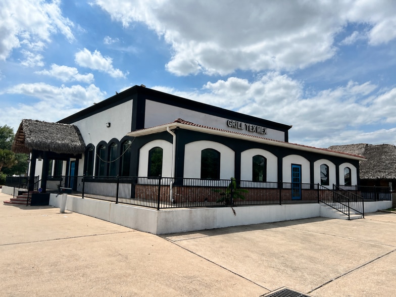 23237 Aldine Westfield Rd, Spring, TX à louer - Photo du bâtiment - Image 2 de 11