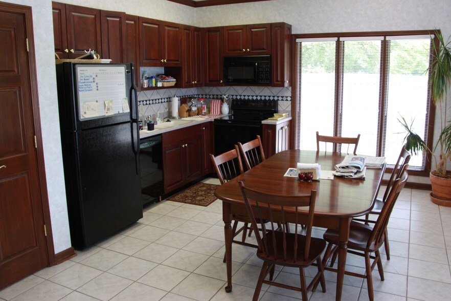 10321 N Pennsylvania St, Indianapolis, IN à louer - Photo du bâtiment - Image 3 de 12