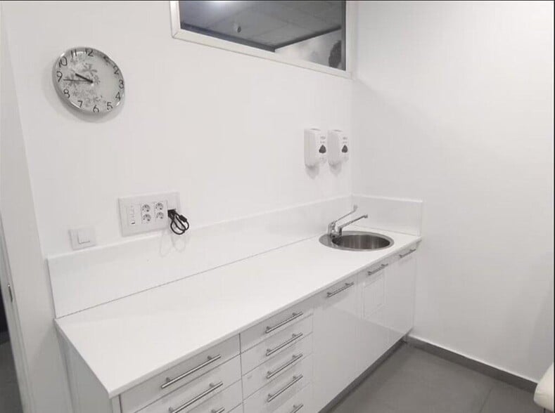 Office in Cáceres, Cáceres for lease - Building Photo - Image 2 of 6