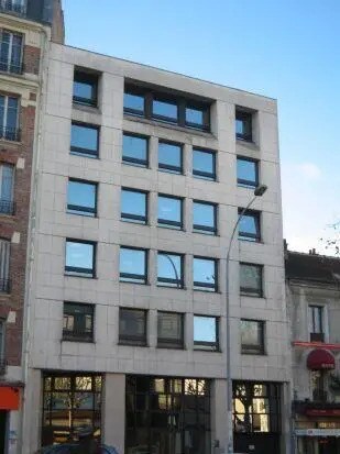 Office in Montrouge for lease - Building Photo - Image 2 of 3