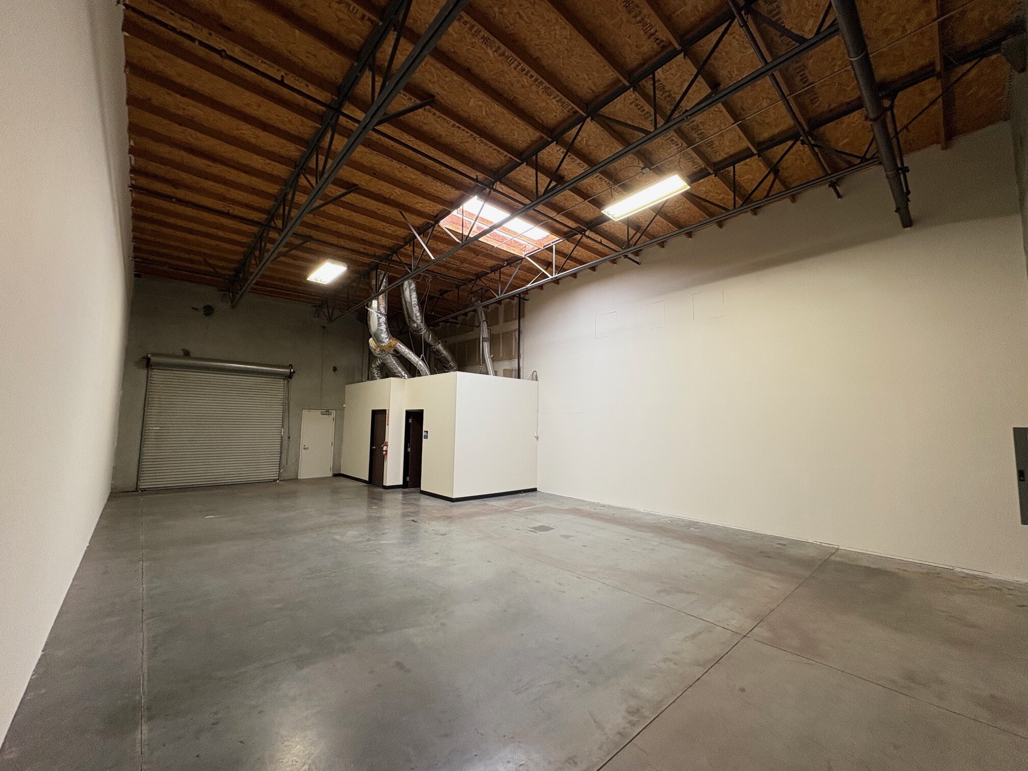 31947 Corydon Rd, Lake Elsinore, CA for lease Interior Photo- Image 1 of 3