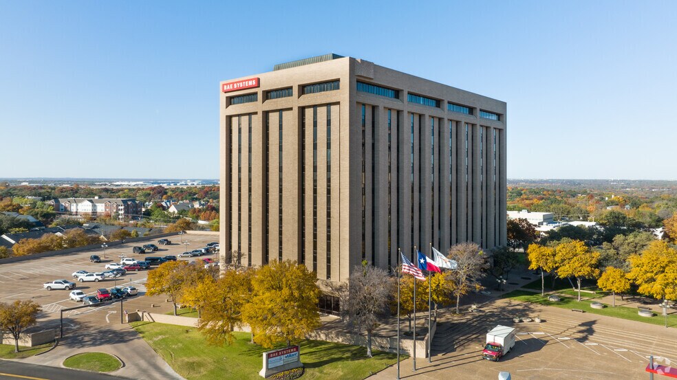 6100 Western Pl, Fort Worth, TX à louer - Photo du bâtiment - Image 2 de 27