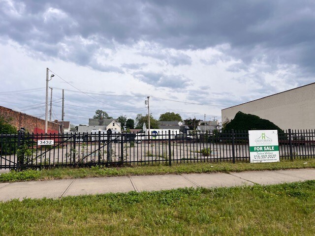 3610 Superior Portfolio portefeuille de 4 propriétés à vendre sur LoopNet.ca - Photo du bâtiment - Image 2 de 6