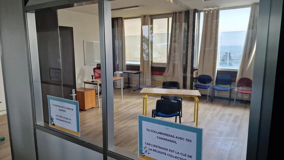 Bureau dans Meaux à louer - Photo du bâtiment - Image 2 de 9