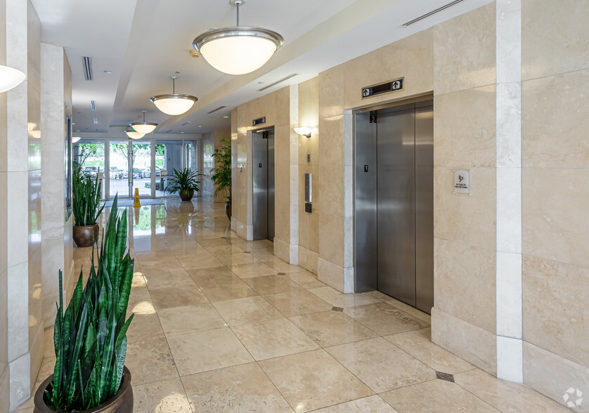 1571 Sawgrass Corporate Pky, Sunrise, FL for lease - Lobby - Image 2 of 3