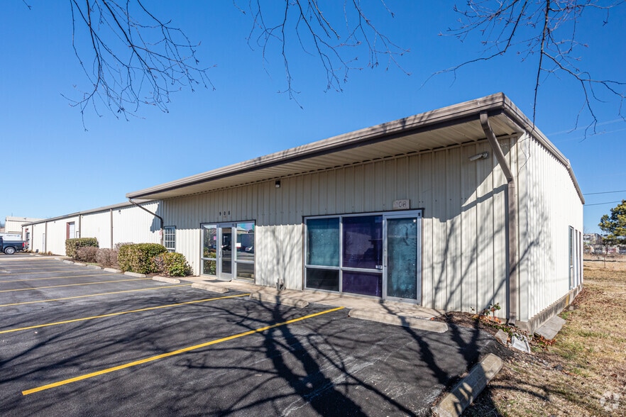 908 SE 21st St, Bentonville, AR for lease - Building Photo - Image 2 of 27