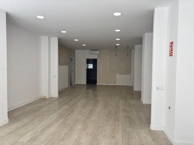 Retail in Vilanova i la Geltrú, Barcelona for lease Interior Photo- Image 1 of 5