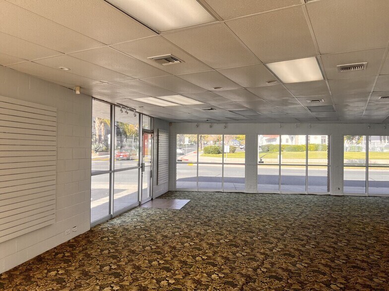 14402 Whittier Blvd, Whittier, CA à louer - Photo du bâtiment - Image 3 de 5