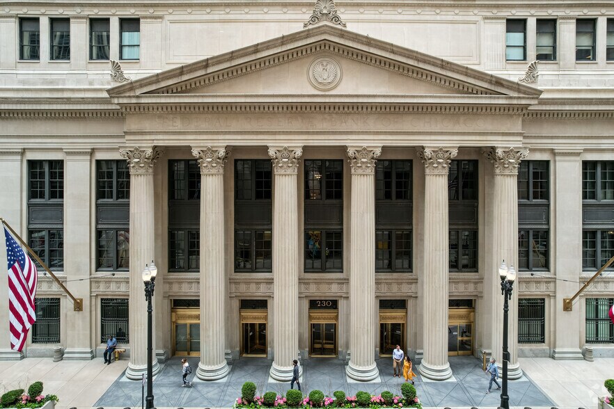 230 S LaSalle St, Chicago, IL à louer - Photo du bâtiment - Image 3 de 4