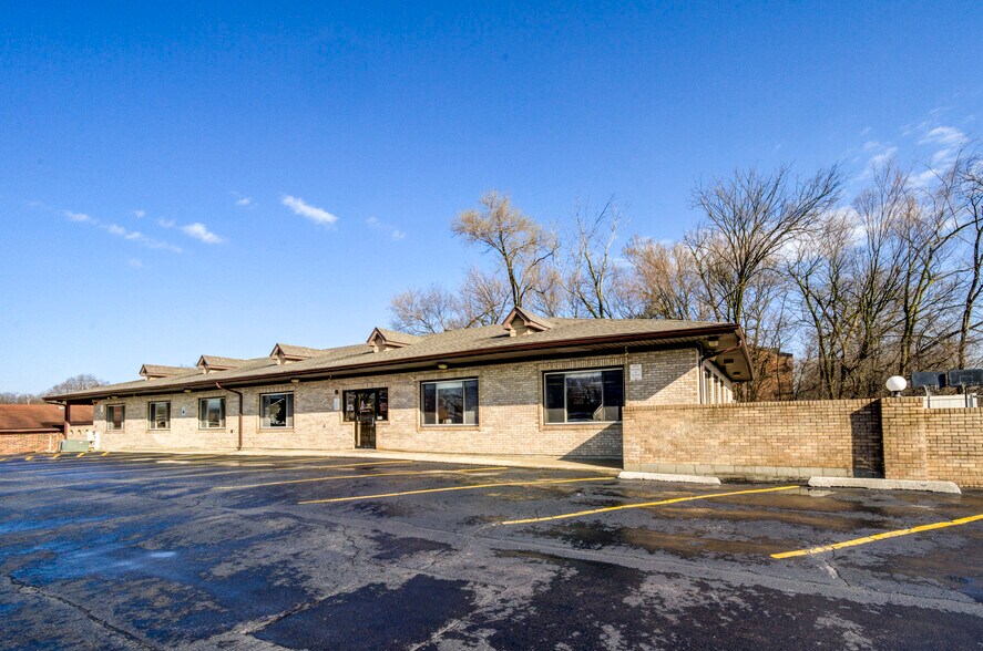 5500 147th St, Oak Forest, IL à vendre - Photo du bâtiment - Image 1 de 12