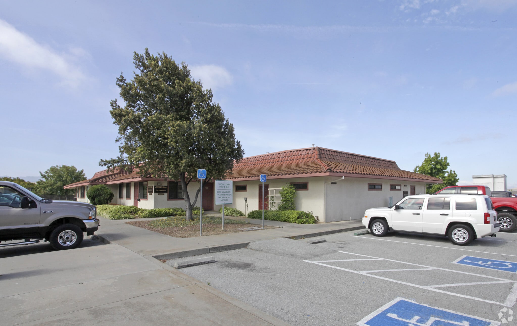 901 Sunset Dr, Hollister, CA for lease Primary Photo- Image 1 of 26