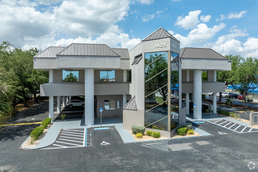 1425 Viscaya Pky, Cape Coral, FL for lease - Building Photo - Image 3 of 19