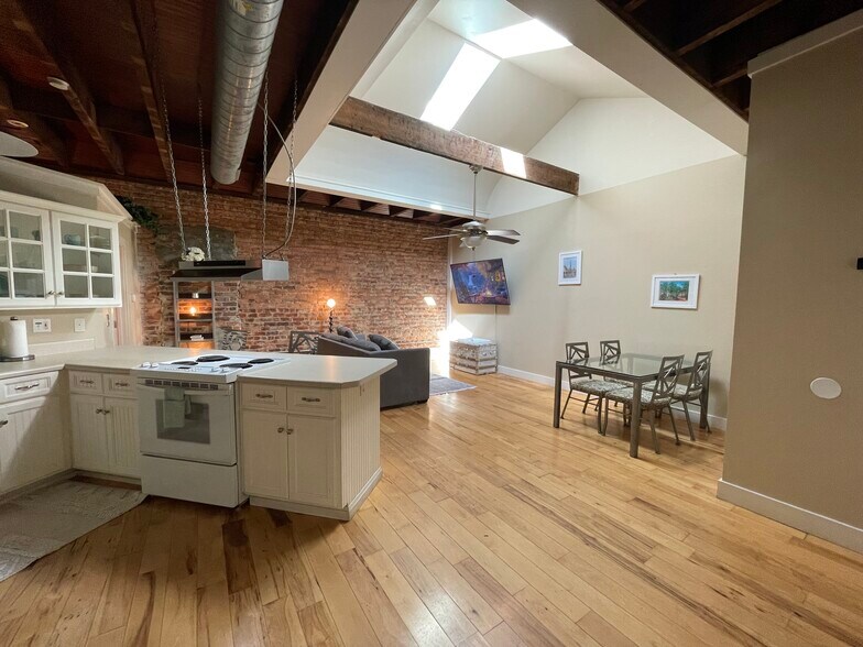 103 Court Sq, Abbeville, SC à vendre - Photo du bâtiment - Image 2 de 17