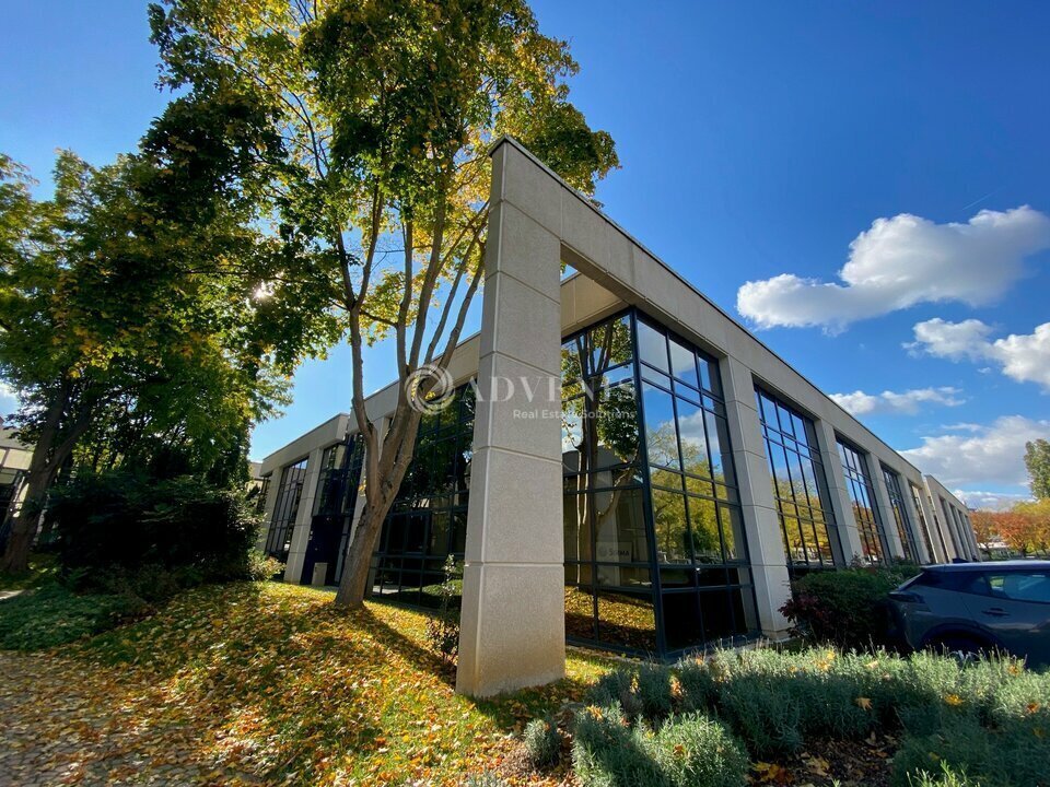 Office in Guyancourt for lease Building Photo- Image 1 of 4