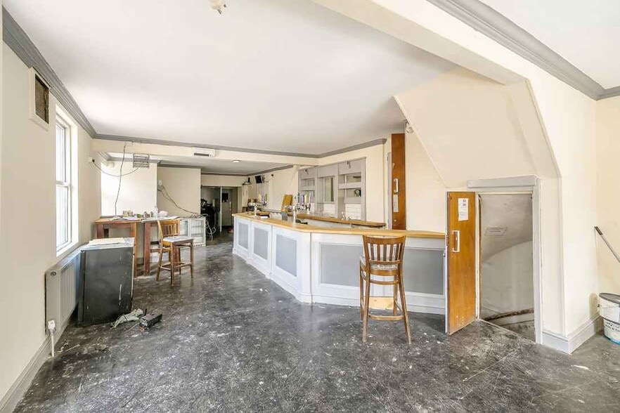 36 Westfield St, St Helens for lease - Interior Photo - Image 3 of 4