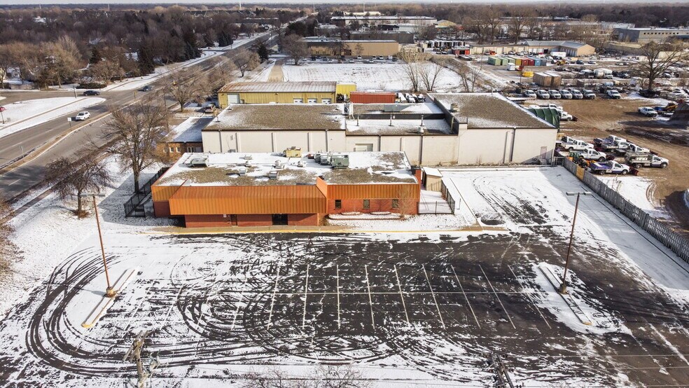 8432 Noble Ave, Minneapolis, MN à vendre - Photo du bâtiment - Image 3 de 40