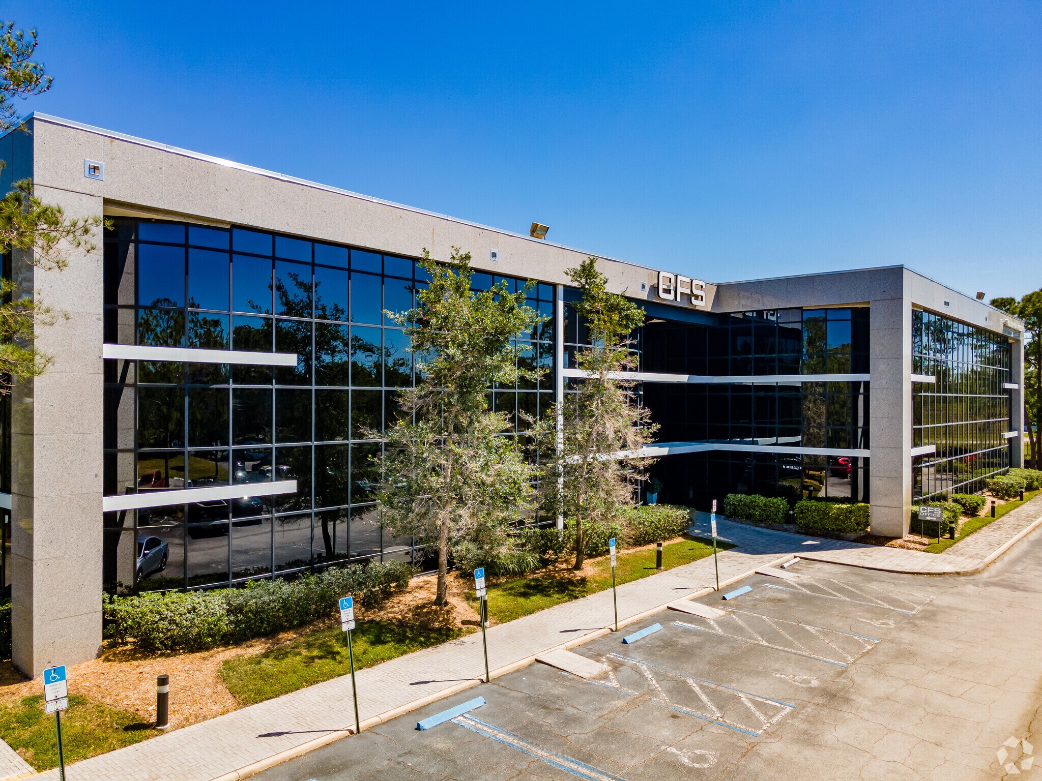 3001 Executive Dr, Clearwater, FL à louer Photo principale- Image 1 de 8