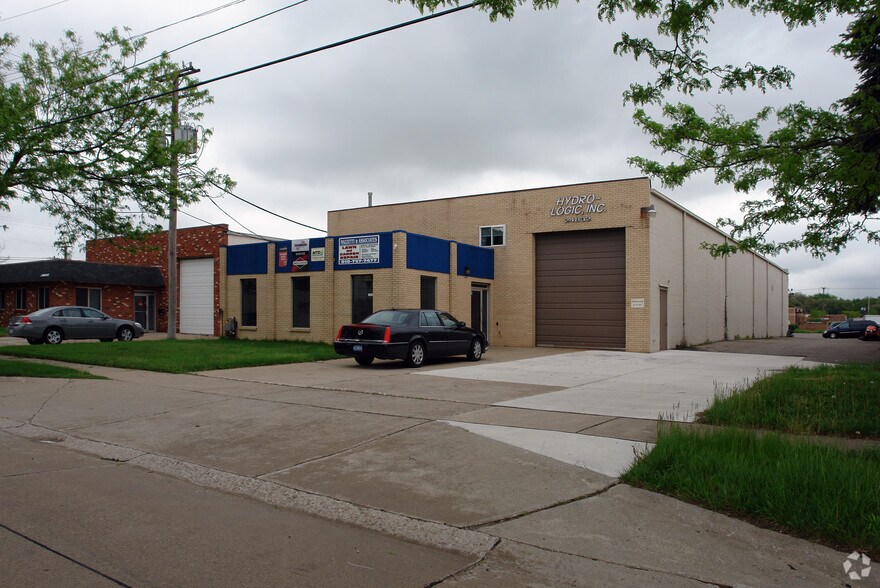 24832 Romano St, Warren, MI à vendre - Photo du bâtiment - Image 3 de 6