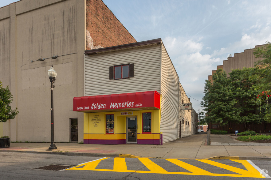 86 W State St, Sharon, PA à vendre - Photo principale - Image 1 de 1