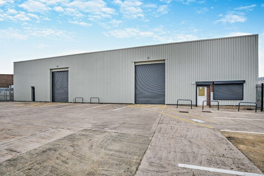 Severnside Trading Estate, Manchester for lease - Building Photo - Image 2 of 8