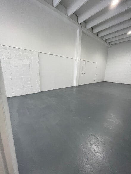 6450-6464 NW 77th Ct, Miami, FL for lease - Building Photo - Image 3 of 7