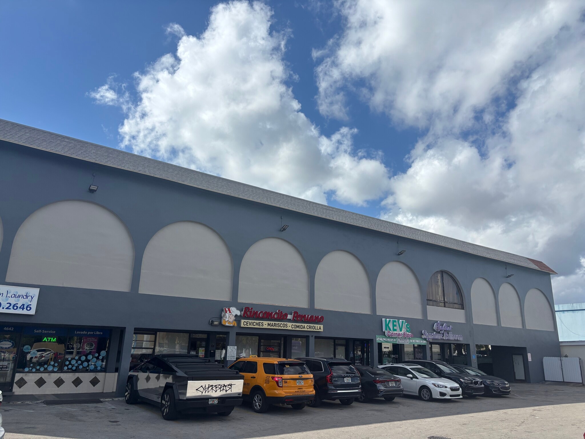 4640-4658 Palm Ave, Hialeah, FL à louer Photo principale- Image 1 de 7