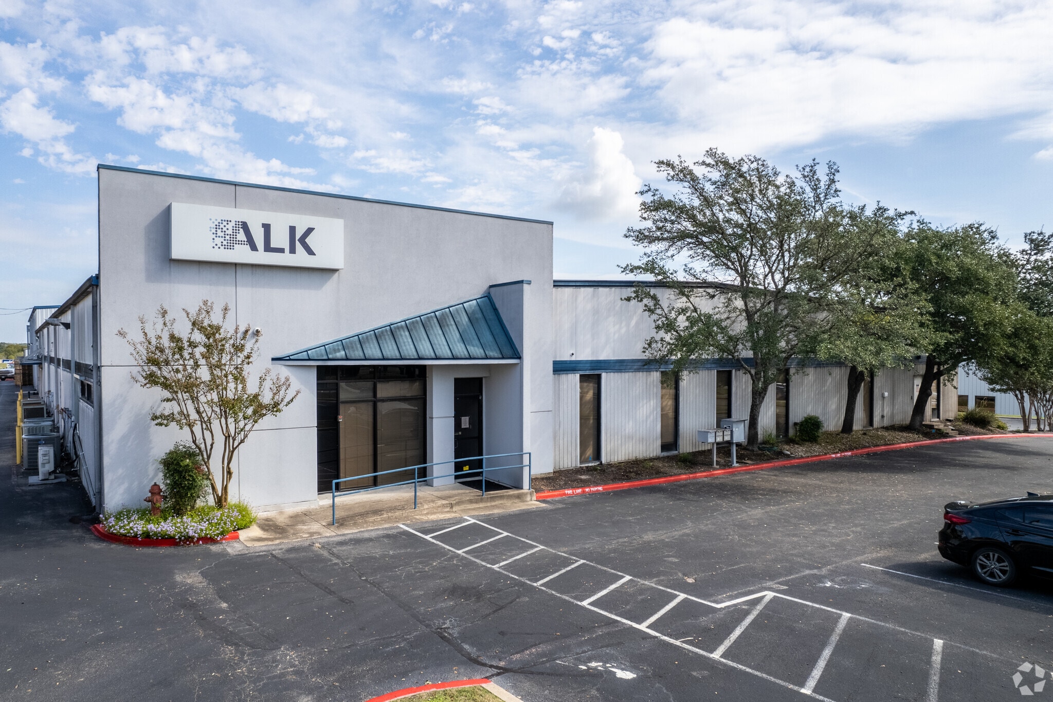1700 Royston Ln, Round Rock, TX for sale Primary Photo- Image 1 of 27