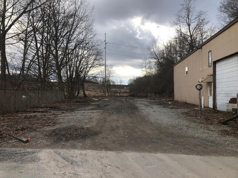 Beatty Rd, Latrobe, PA à louer - Photo du bâtiment - Image 3 de 11