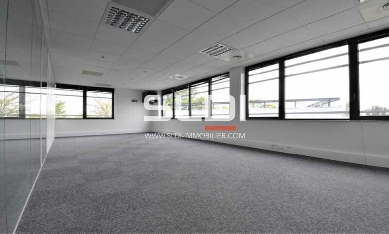 Office in Saint-Priest for lease - Interior Photo - Image 2 of 3