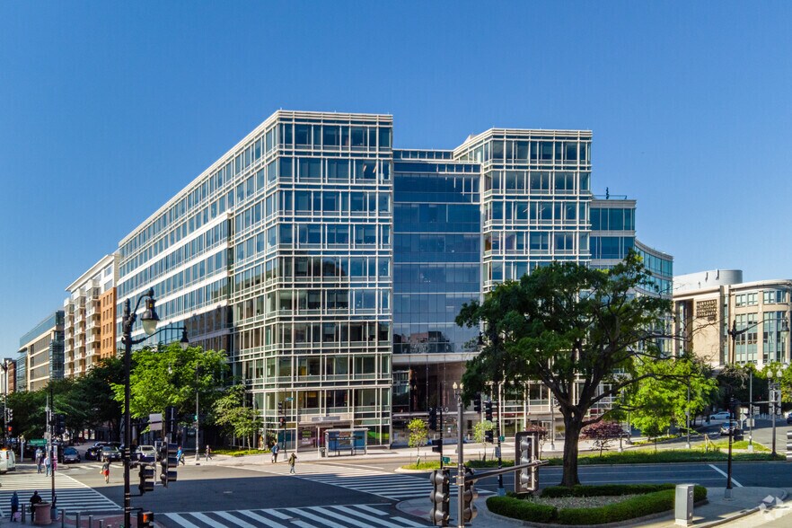2200 Pennsylvania Ave NW, Washington, DC à louer - Photo du bâtiment - Image 2 de 4