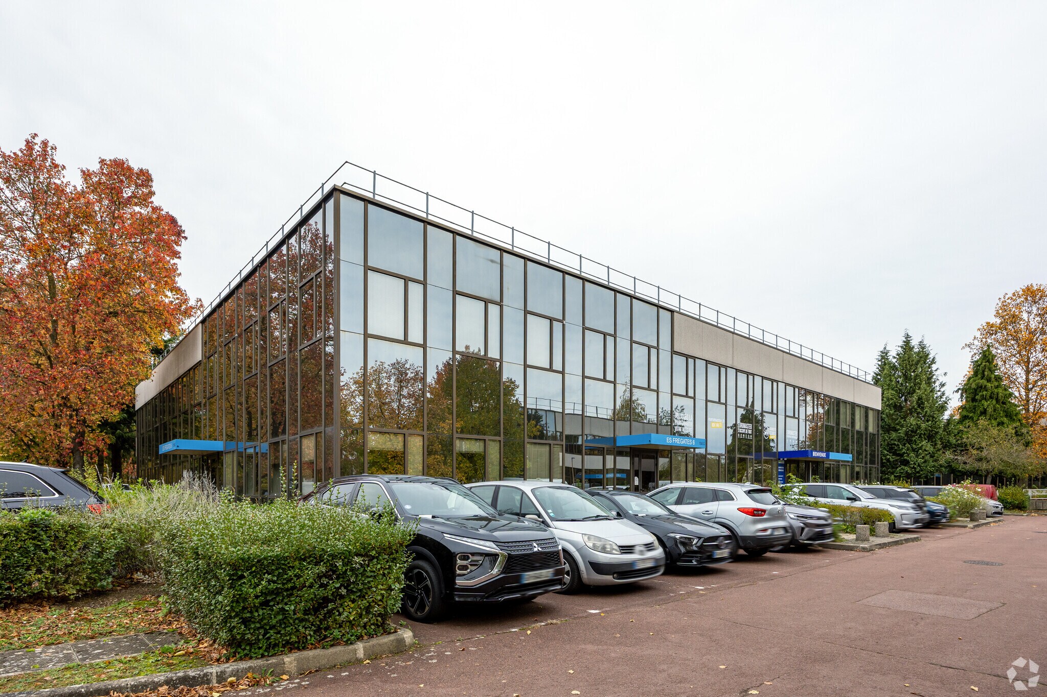 Flex dans Tremblay-en-France à louer Photo du bâtiment- Image 1 de 3