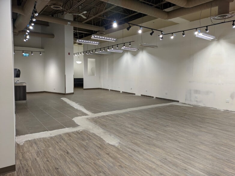 8888 NW Country Hills Blvd, Calgary, AB à louer - Photo intérieure - Image 3 de 12