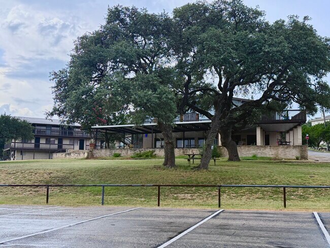 Plus de détails pour 2386 Colleen Dr, Canyon Lake, TX - Services hôteliers à vendre