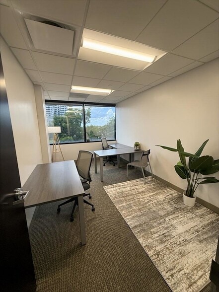 515 N Flagler Dr, West Palm Beach, FL for lease - Interior Photo - Image 2 of 31