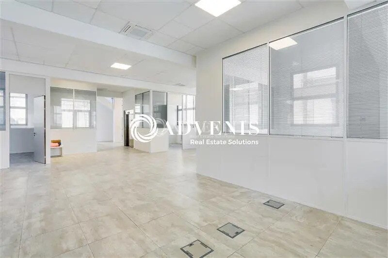 Bureau dans Joinville-le-Pont à louer - Photo du bâtiment - Image 3 de 9