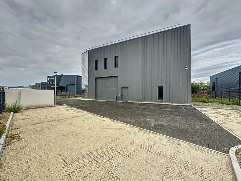 Flex in Portet-sur-Garonne for sale - Building Photo - Image 2 of 4