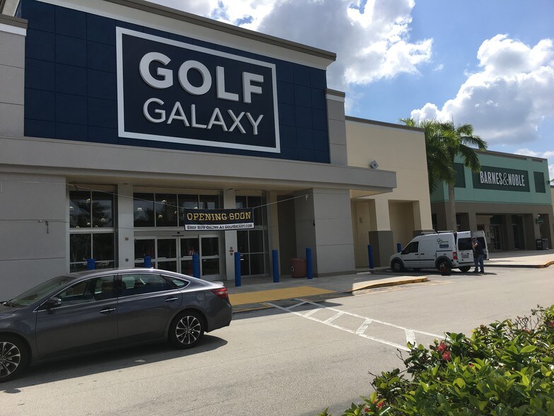 11940 Pines Blvd, Pembroke Pines, FL à louer - Photo du bâtiment - Image 2 de 3