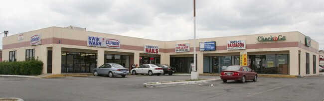 Plus de détails pour 7475 W Military Dr, San Antonio, TX - Commerce de détail à louer