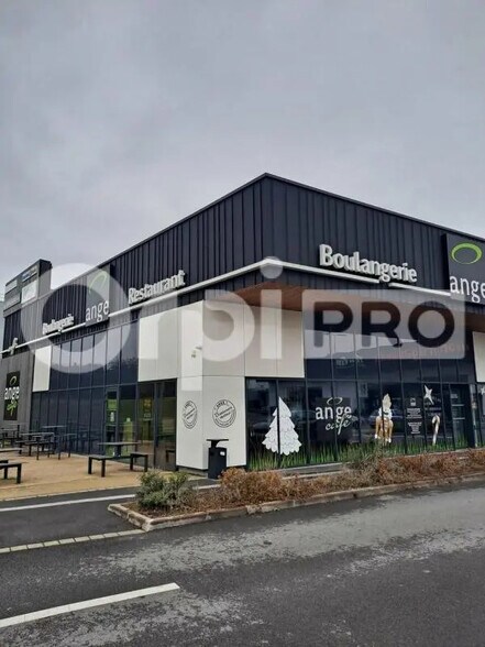 Commerce de détail dans Cormontreuil à louer - Photo du bâtiment - Image 2 de 4